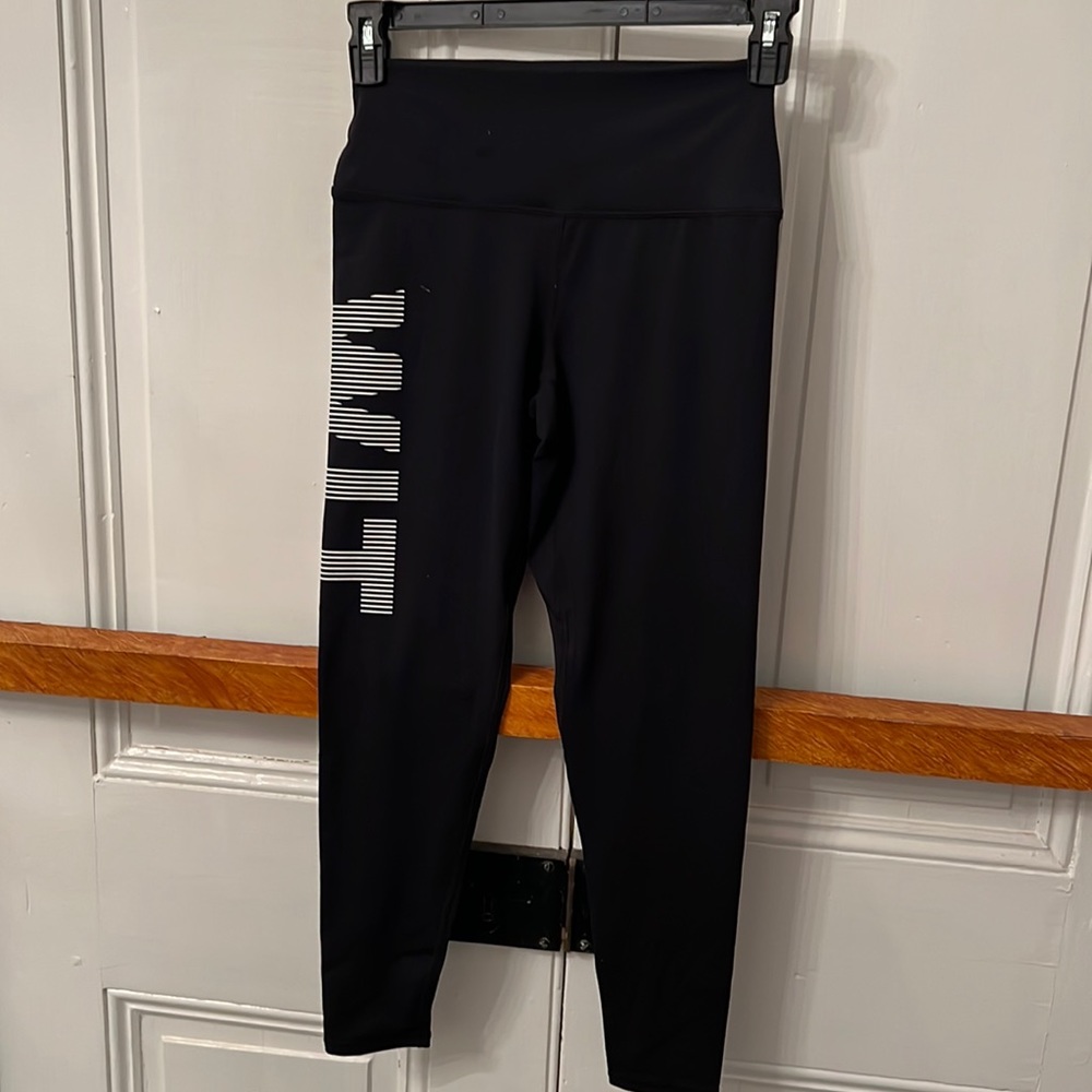 WIT Black Leggings Size Medium Inseam 26”